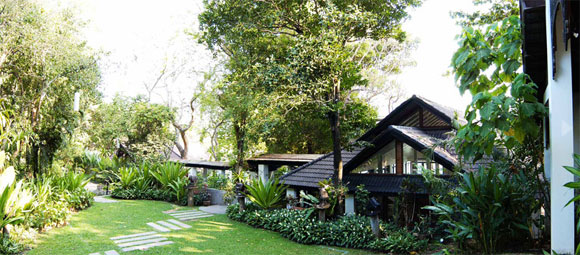 Отель Mom Tris Villa Royale Phuket