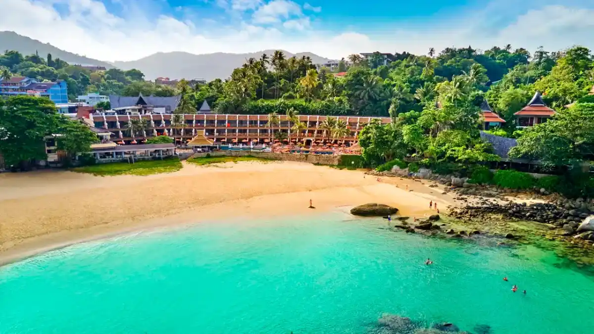 Beyond Resort Karon на пляже Карон